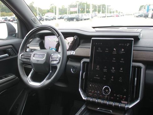 New 2026 GMC Acadia Denali w/ Super Cruise Package image 17