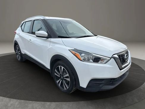 Used 2019 Nissan Kicks SV image 3