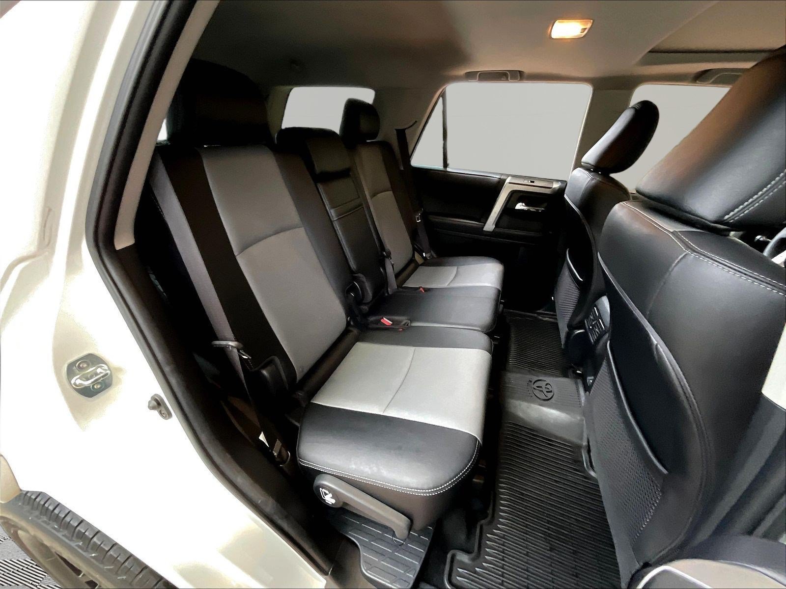 Used 2022 Toyota 4Runner SR5 Premium w/ Moonroof Package AWD/4WD image 25