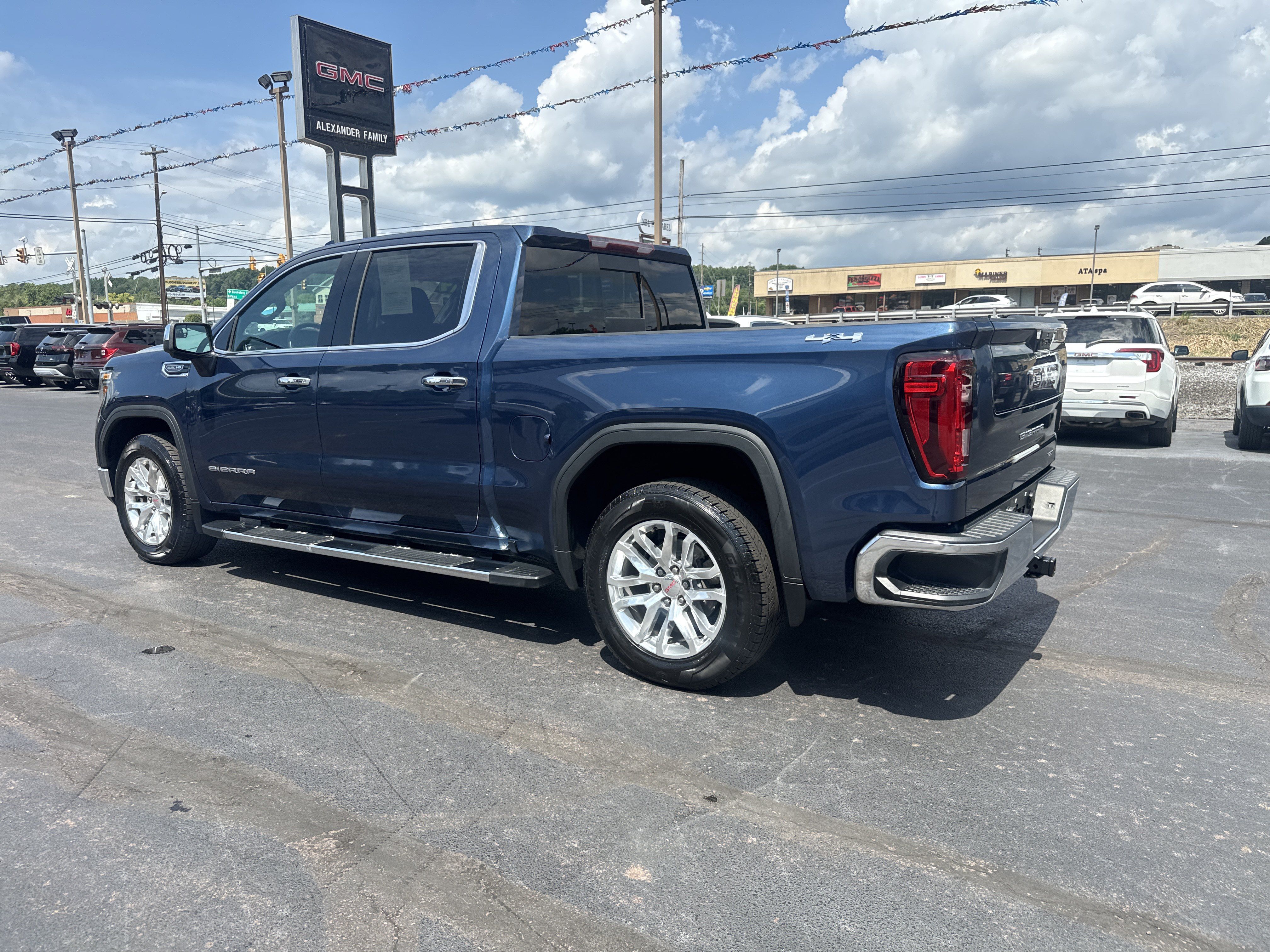 Used 2019 GMC Sierra 1500 SLT w/ SLT Premium Package AWD/4WD image 6