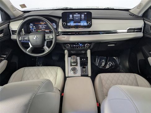 Used 2023 Mitsubishi Outlander SEL image 32