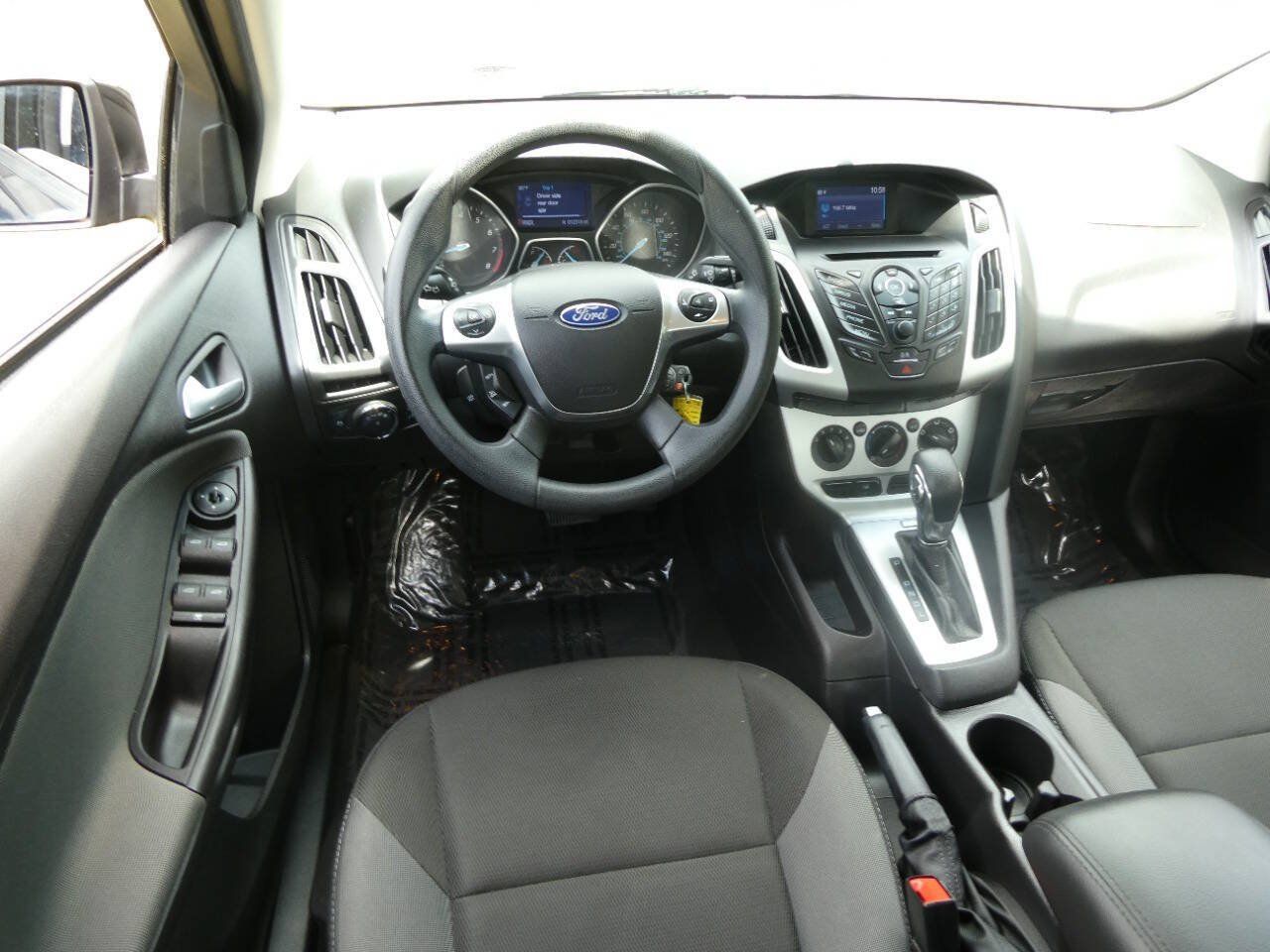Used 2014 Ford Focus SE w/ Interior Protection Package FWD image 10