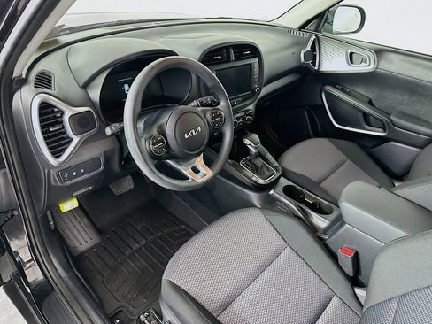 Used 2025 Kia Soul LX w/ LX Technology Package FWD image 29