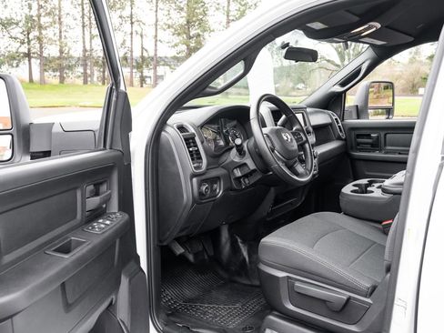 Used 2024 RAM 5500 Tradesman w/ Chrome Appearance Group image 7