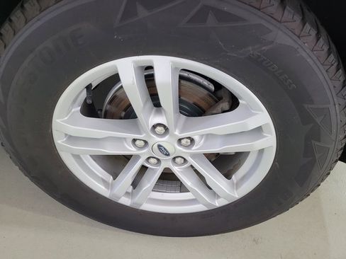 Used 2022 Ford Explorer XLT image 26