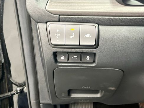 Used 2020 Kia Cadenza Technology image 10