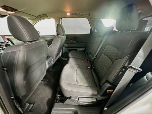 Used 2025 Nissan Pathfinder SV AWD/4WD image 27