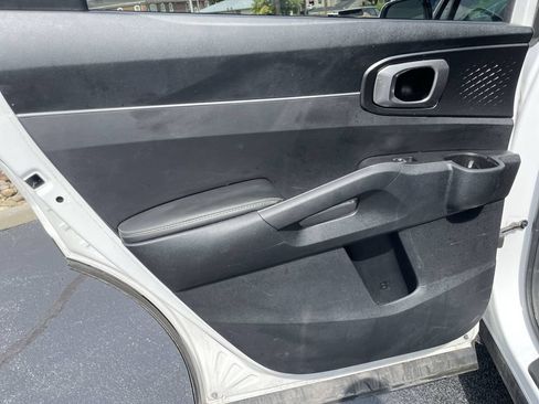 Used 2022 Kia Sorento LX AWD/4WD image 20