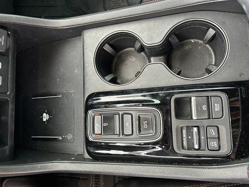Used 2025 Honda Pilot TrailSport image 18