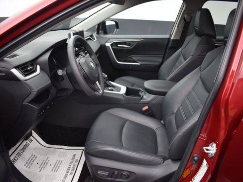 Used 2023 Toyota RAV4 XLE Premium image 14