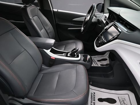 Used 2019 Chevrolet Bolt Premier w/ Infotainment Package FWD image 32