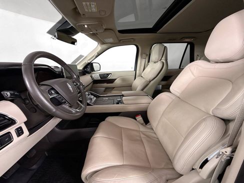 Used 2021 Lincoln Navigator Reserve w/ Luxury Package AWD/4WD image 3