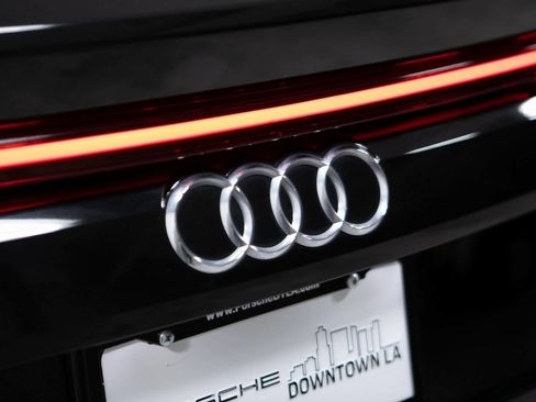 Used 2022 Audi Q8 Premium Plus image 31