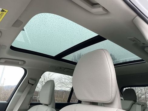 Used 2023 Volvo XC90 B6 Core w/ Climate Package image 23