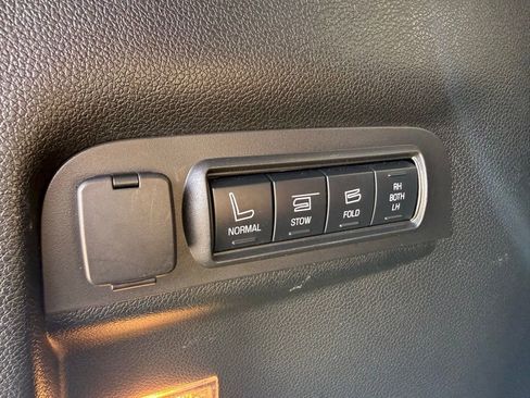 Used 2018 Ford Explorer Platinum image 23