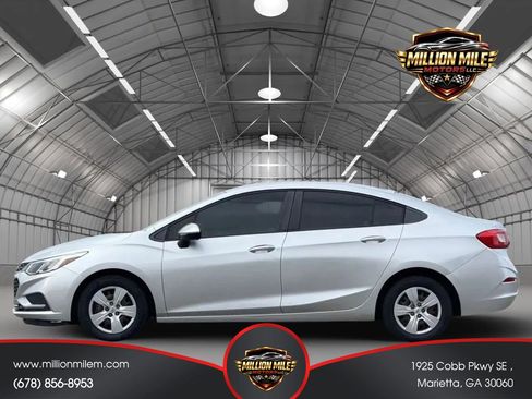 Used 2018 Chevrolet Cruze LS FWD image 8