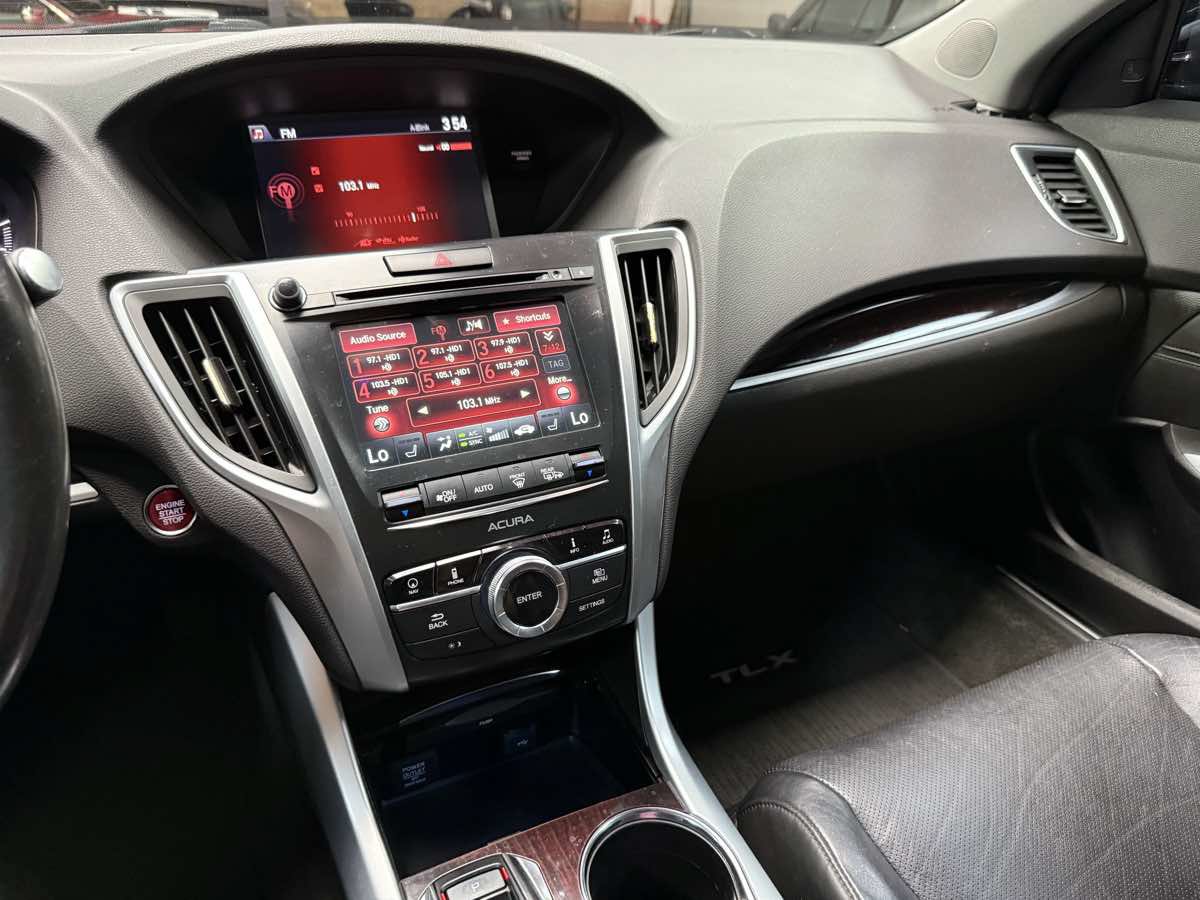 Used 2016 Acura TLX w/ Technology Package FWD image 18
