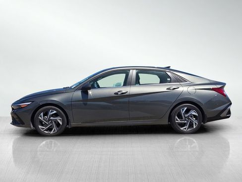 Used 2025 Hyundai Elantra Limited FWD image 7