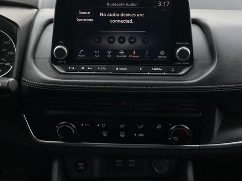 Used 2024 Nissan Rogue S image 17