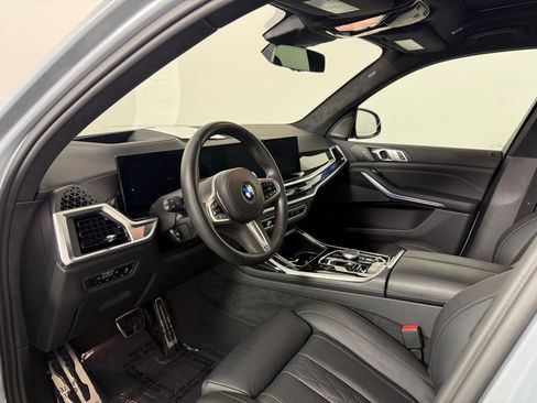 Used 2023 BMW X7 xDrive40i w/ M Sport Package AWD/4WD image 4