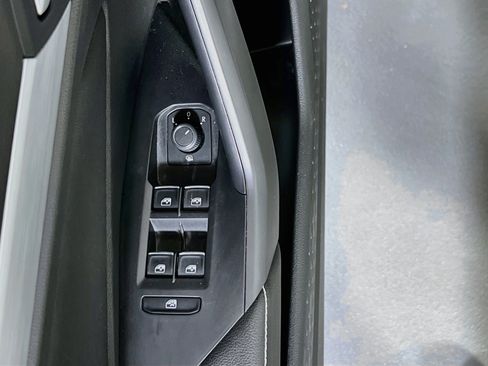 Used 2025 Volkswagen Jetta Sport FWD image 17