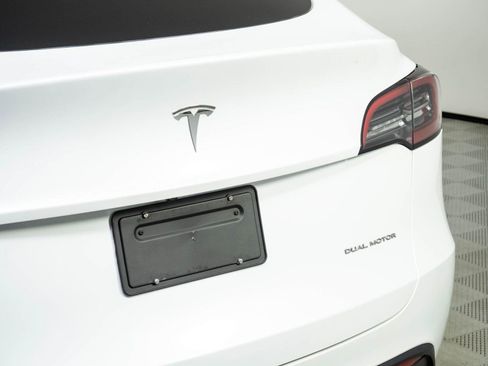 Used 2023 Tesla Model Y Long Range AWD/4WD image 35