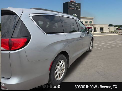 Used 2020 Chrysler Voyager Lxi image 7