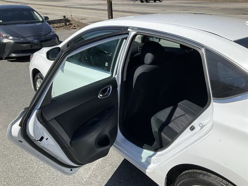 Used 2019 Nissan Sentra SV FWD image 14