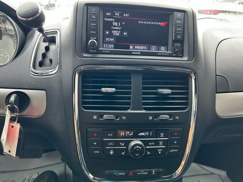 Used 2017 Dodge Grand Caravan GT image 21