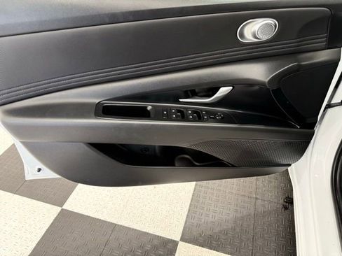 Used 2025 Hyundai Elantra SEL FWD image 13