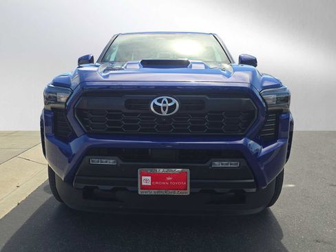 Certified 2025 Toyota Tacoma TRD Sport w/ TRD Sport Premium Package AWD/4WD image 8