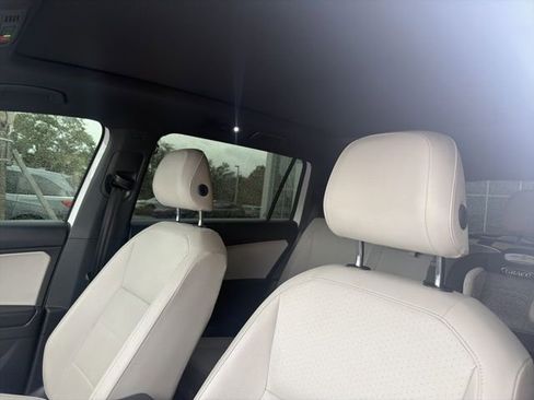 Used 2021 Volkswagen Tiguan SE R-Line image 21