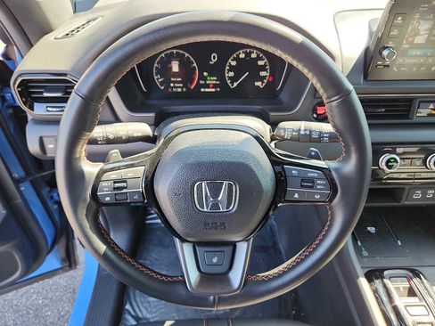 Used 2025 Honda Pilot TrailSport image 19