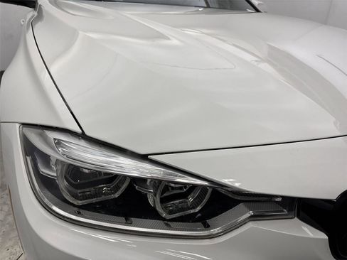 Used 2017 BMW 328d Sedan w/ M Sport Package image 18