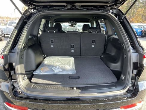 New 2025 Jeep Grand Cherokee Laredo image 39