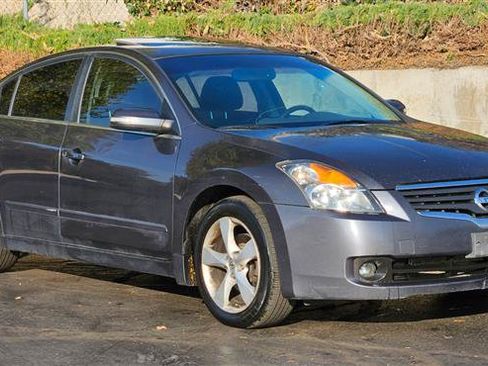 Used 2008 Nissan Altima 3.5 SE w/ Premium Pkg image 3