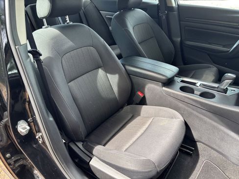 Used 2025 Nissan Altima 2.5 SV FWD image 37