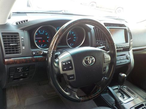 Used 2010 Toyota Land Cruiser image 9