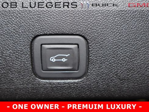 Used 2025 Cadillac XT6 Premium Luxury image 23