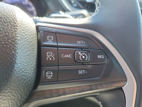 Used 2024 Jeep Grand Cherokee Limited w/ Black Appearance Package image 19