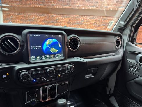 Used 2022 Jeep Wrangler Unlimited Sahara w/ Cold Weather Group image 17