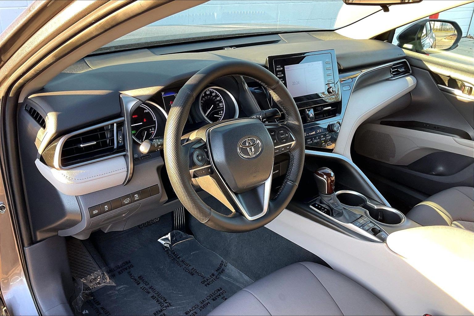 Used 2022 Toyota Camry LE FWD image 18
