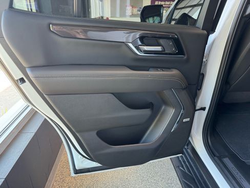 Used 2026 GMC Yukon Elevation AWD/4WD image 12