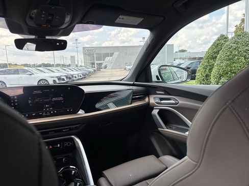 Used 2025 Audi Q5 Premium Plus w/ Premium Plus AWD/4WD image 11
