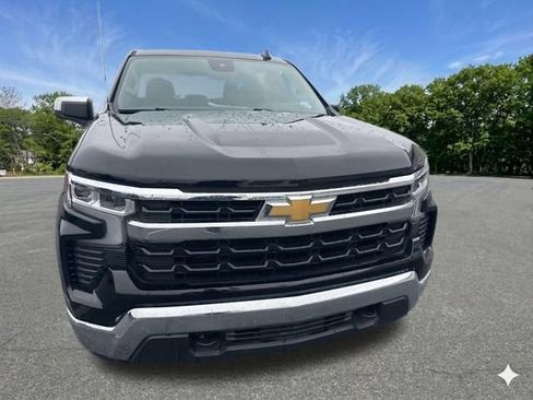 Used 2025 Chevrolet Silverado 1500 LT AWD/4WD image 3