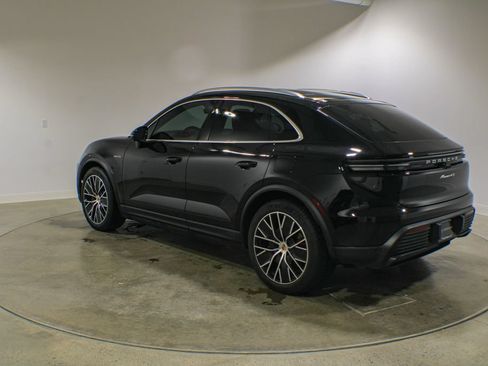 Used 2025 Porsche Macan 4S Electric AWD/4WD image 4