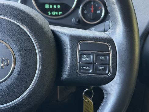 Used 2018 Jeep Wrangler Unlimited Sahara w/ Connectivity Group AWD/4WD image 24