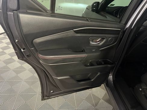 Used 2025 Honda Pilot Black Edition image 27
