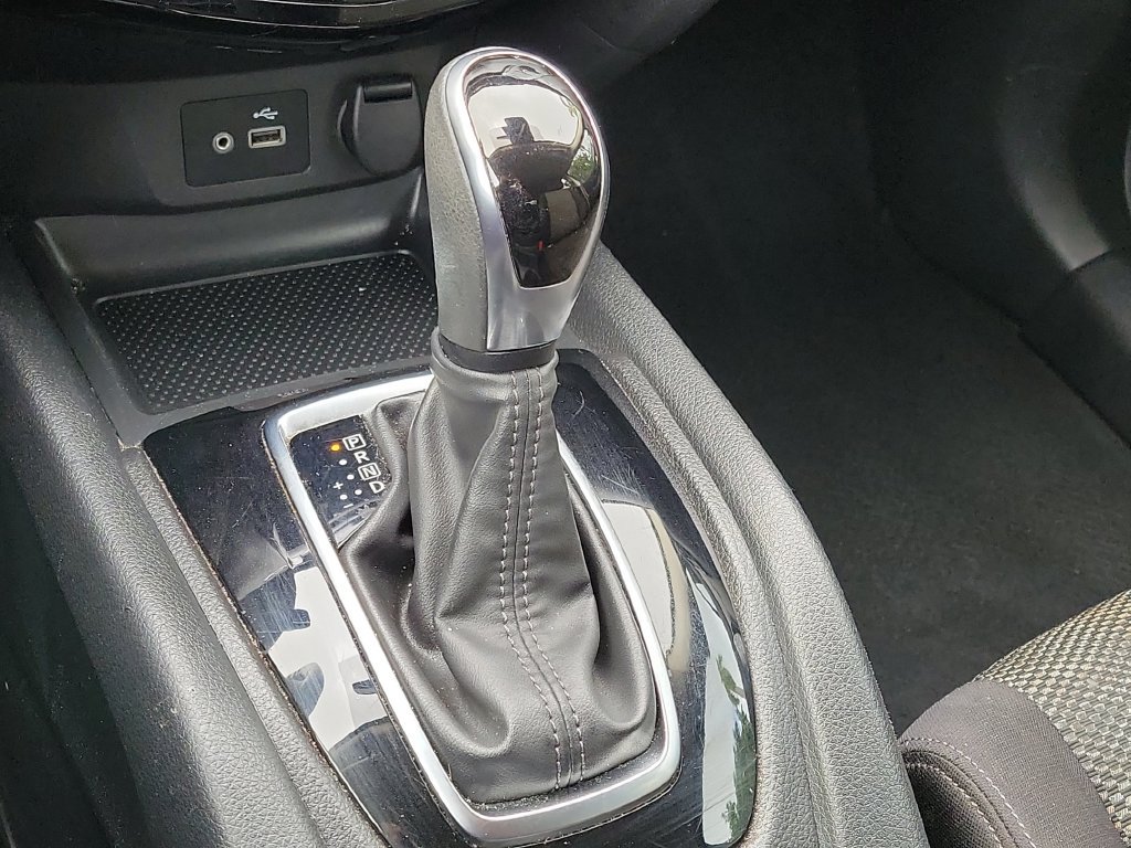 Certified 2020 Nissan Rogue Sport SV FWD image 38