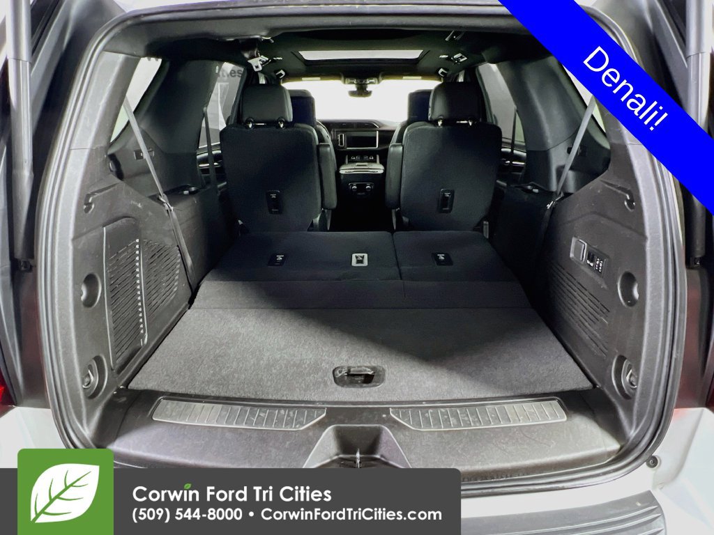 Used 2021 GMC Yukon Denali w/ Denali Premium Package AWD/4WD image 14
